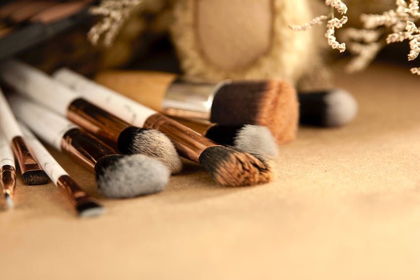 Cómo limpiar las brochas de maquillaje de manera sostenible